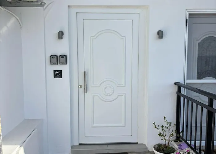 Candi Luxury Suites
