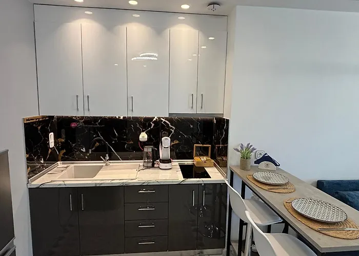 Candi Luxury Suites