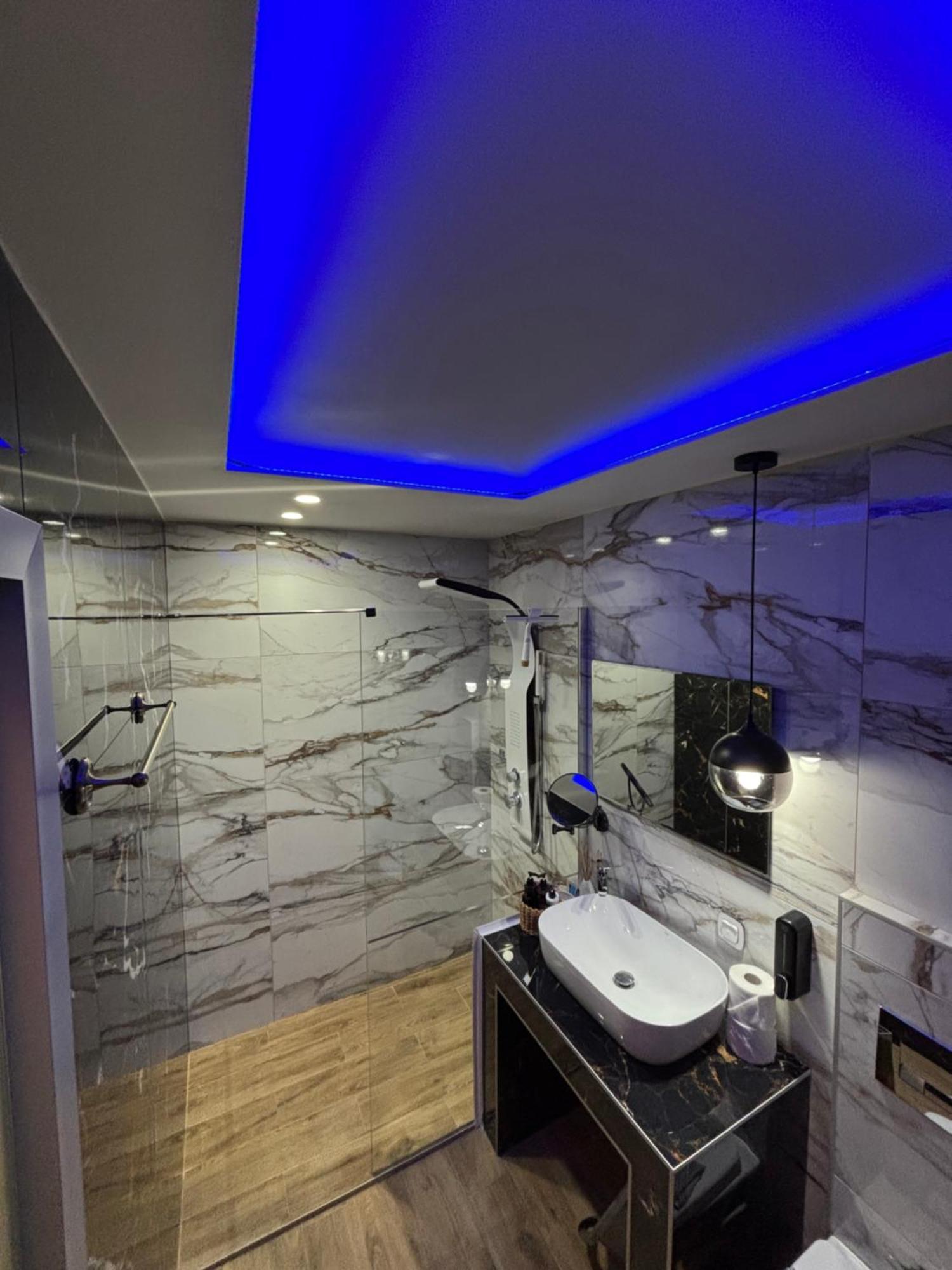 Candi Luxury